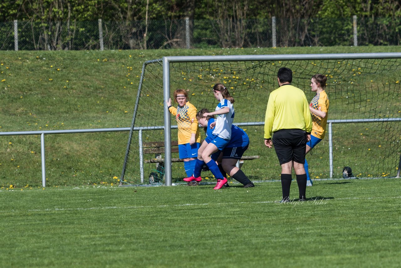 Bild 178 - B-Juniorinnen Bramstedter TS - SSV Hennstedt : Ergebnis: 3:7